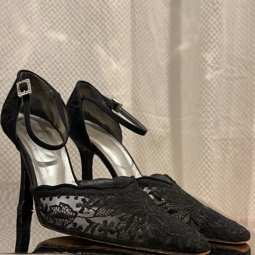 Stuart Weitzman lace - Picture 4 of 8